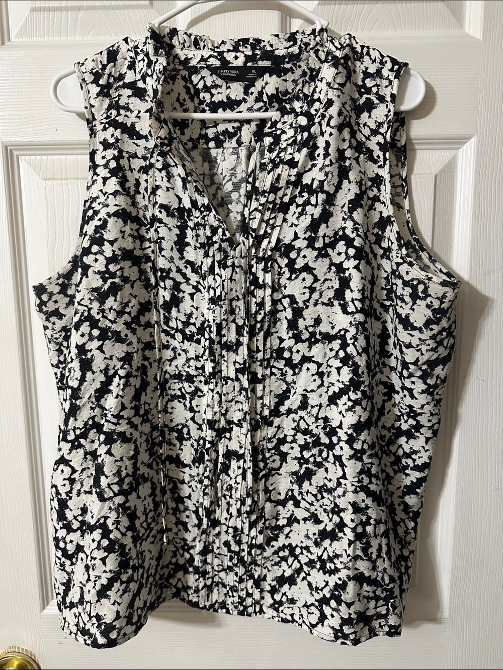 Vera Wang Black and White Floral Pintuck Camisole